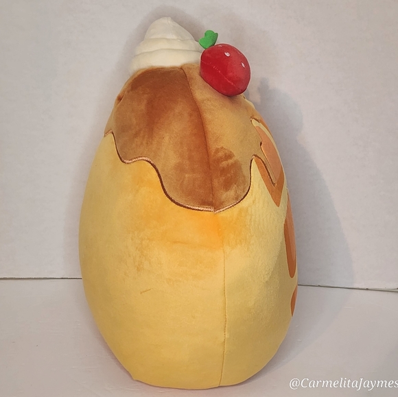 WEAVER 🧇 Waffle w Strawberry Maple Syrup & Whipped Cream Original Squishmallow - Picture 6 of 8
